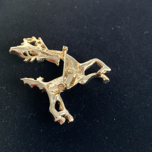 Gerry’s VTG  Reindeer Brooch Pin Enamel Gold Tone Holly Leaves Berries Christmas - Picture 9 of 13